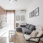 Florence Modern & Bright Apartment!