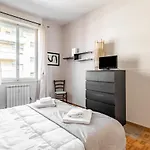 Florence Modern & Bright Apartment!
